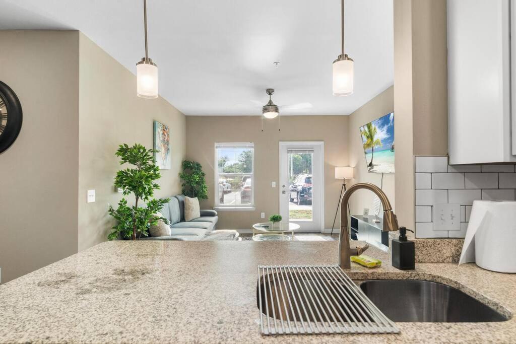 Elegant 1Br/1Ba Condo With Pool, Gym And Laundry Melbourne Exteriér fotografie