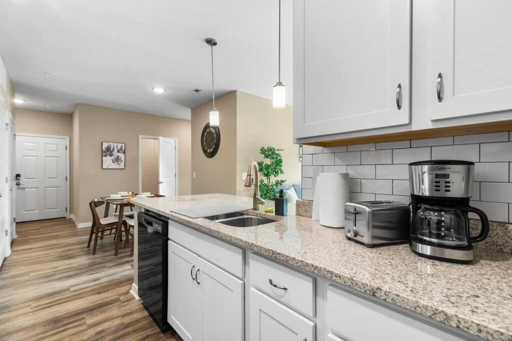 Elegant 1Br/1Ba Condo With Pool, Gym And Laundry Melbourne Exteriér fotografie
